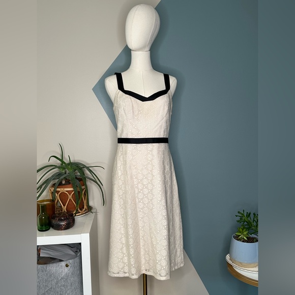 Ann Taylor LOFT 4P Petites Lace Fit & Flare Dress White Black Trim Midi - Picture 2 of 11